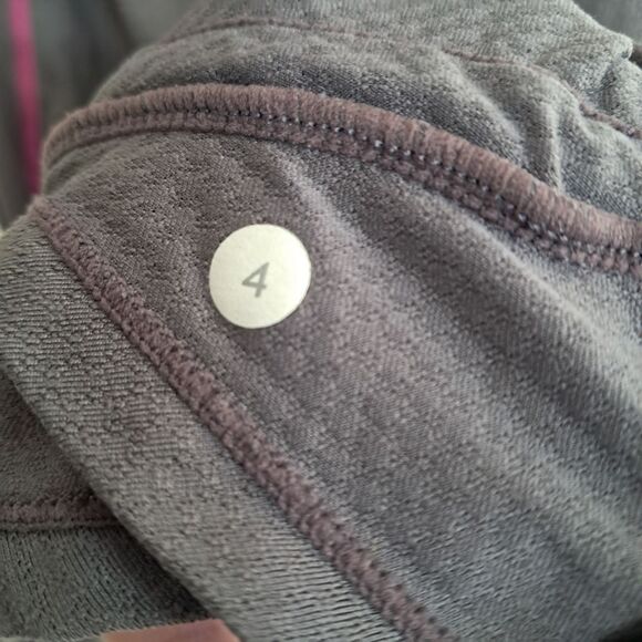 Lululemon Tank Top Women's 4 Run Race Tech Grey Pink Activewear Athletic Gym - Picture 4 of 7